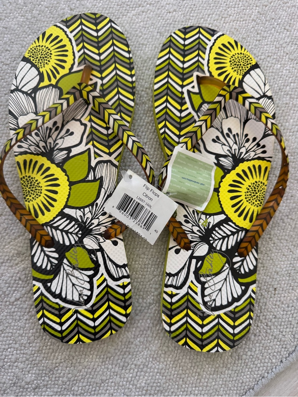 NWT Vera Bradley Citron Patterned Flip Flops - Large 9/10